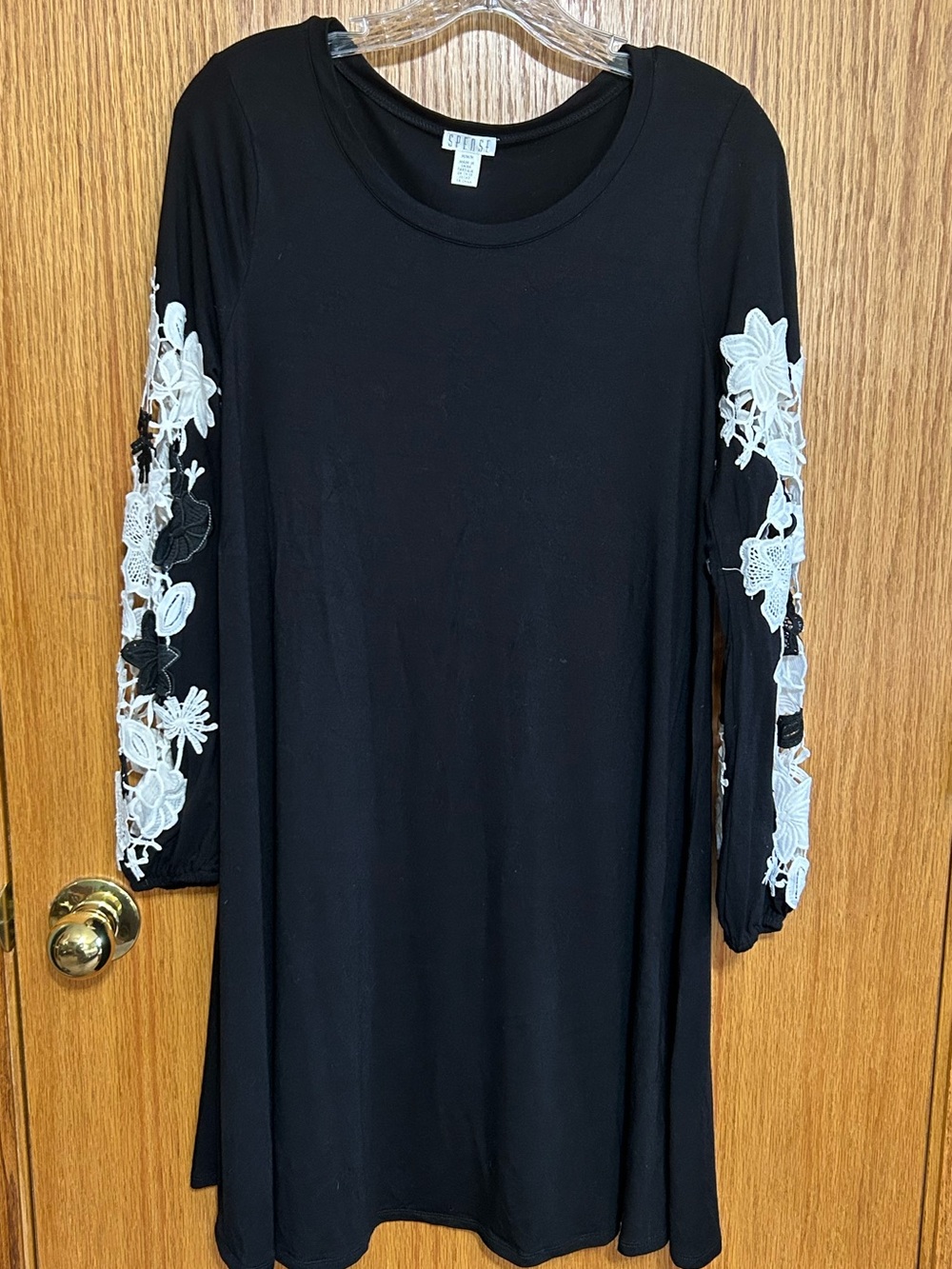 Spence Bohemian Dress Size
Medium Black Lace Sleeve Flowy
Viscose Spandex Slinky